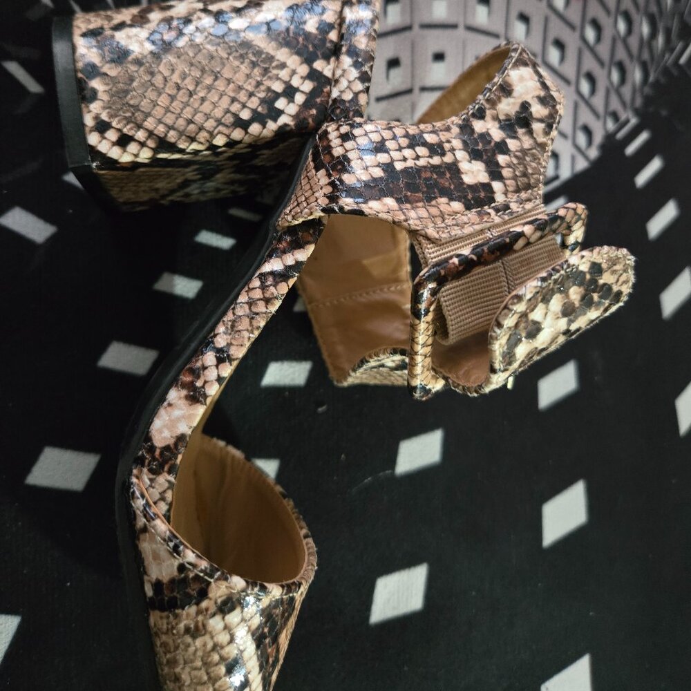 Sandals Snakeskin like Summer Casual Size 6.5 Never Worn